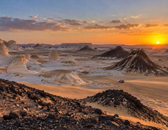 White & black deserts 2 days with camping